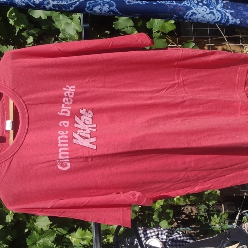 Vintage KitKat shirt XL